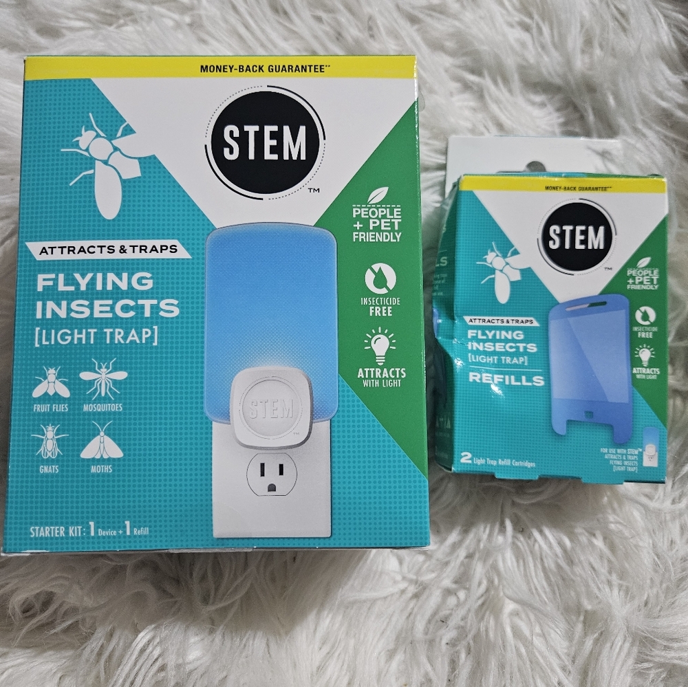 STEM Bug Flying Insect Light Trap Starter Kit Blue Light 1 Device & 1 Refill NEW